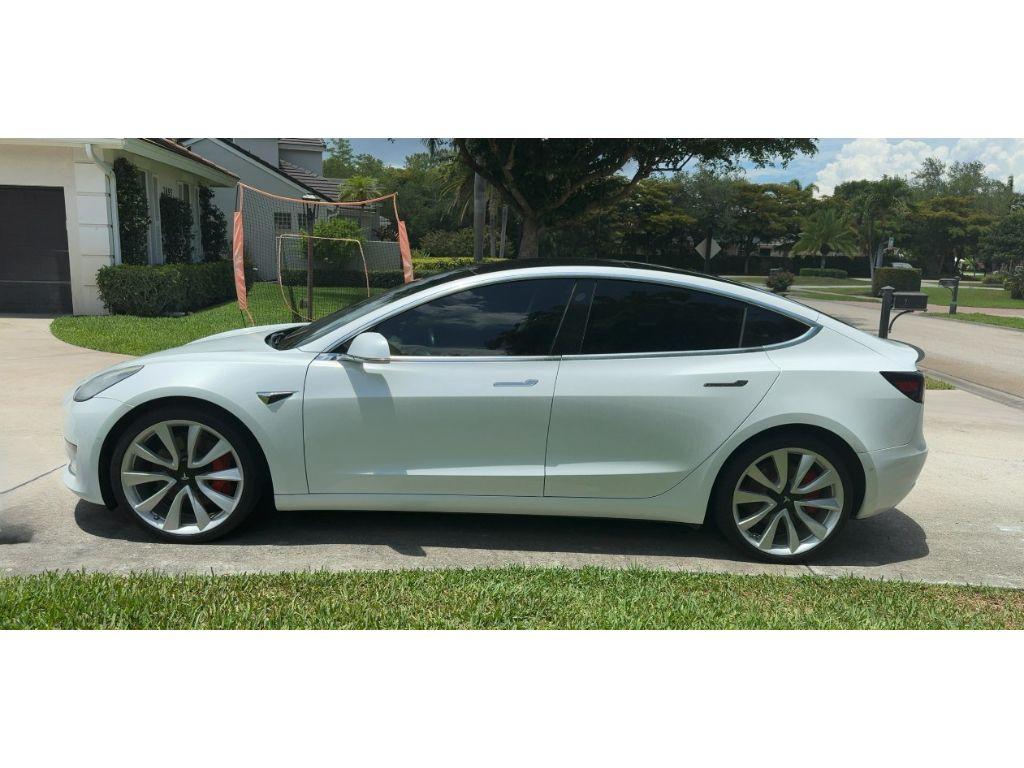 tesla model 3 2018 5YJ3E1EB9JF072641 image tesla model 3 2018 5YJ3E1EB9JF072641 image